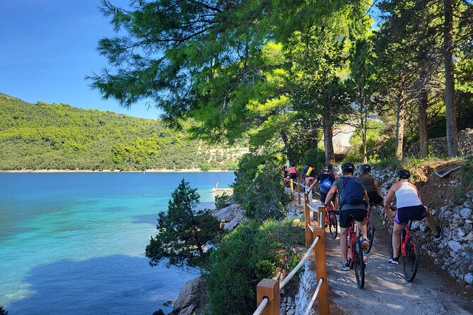 Elafiti Islands Sea Kayaking: Full-Day Bike and Kayak Tour on Lopud and Šipan - Seaside Lunch Destination