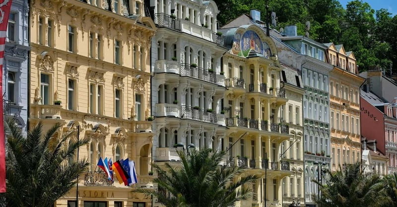 Elegant Karlovy Vary: Private Walking Tour With Local Guide - The Architectural Contrast: Baroque Meets Art Nouveau