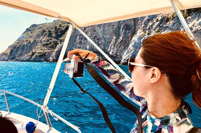 EN 21 boat rental without license on the Amalfi coast - Price and Logistics: Is It Worth It?