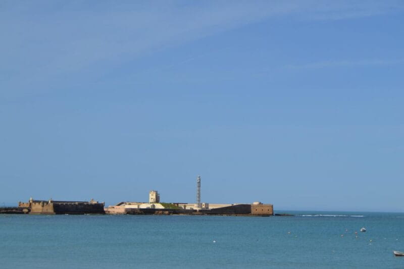 English Cádiz Tour: Walking Tour with Local Guide - Who Will Enjoy This Tour Most?