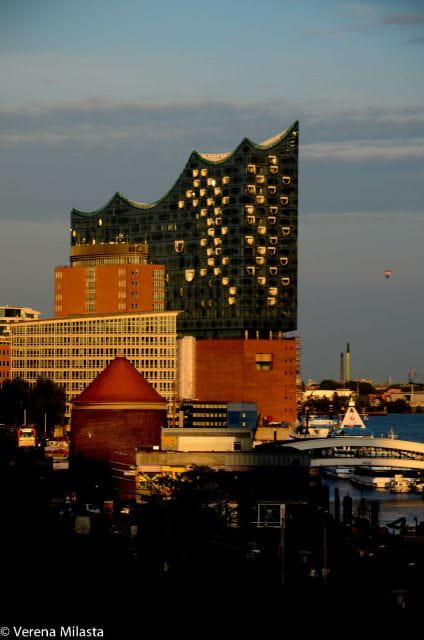 English Hamburg City Center Pay-What-You-Want Walking Tour - Meeting Point and Recommendations