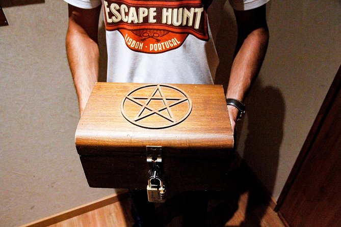 Escape Room in the Heart of Lisbon! - Teamwork and Game Masters