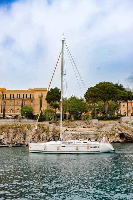 Escursione di mezza di giornata in barca a vela - Navigating the Palermo Coast: A Detailed Look