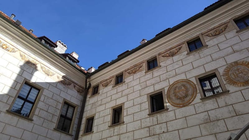 eský Krumlov: Private Day Trip from Prague with Local Guide - FAQ