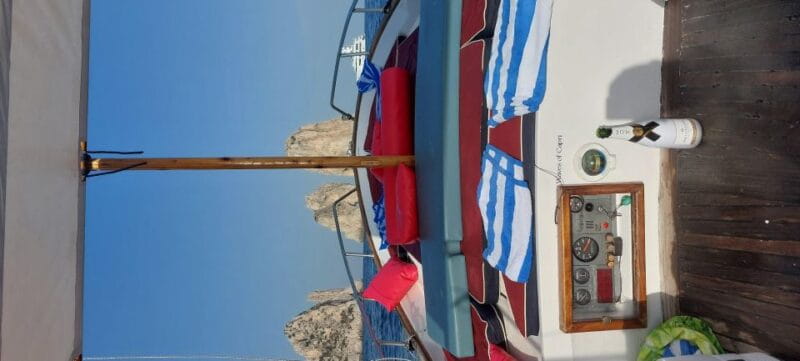 Esperienza Privata a Capri in Barca con Gozzo Classico 3H - Setting Sail on the Island of Capri: An Authentic Boat Tour