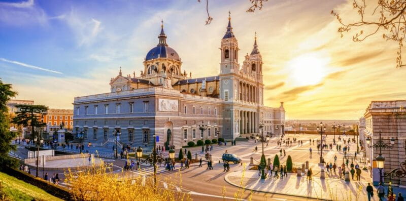 Essential Madrid: Walking Tour of the Historic Center - Discover Madrid’s Rich Tapestry in Just Two Hours