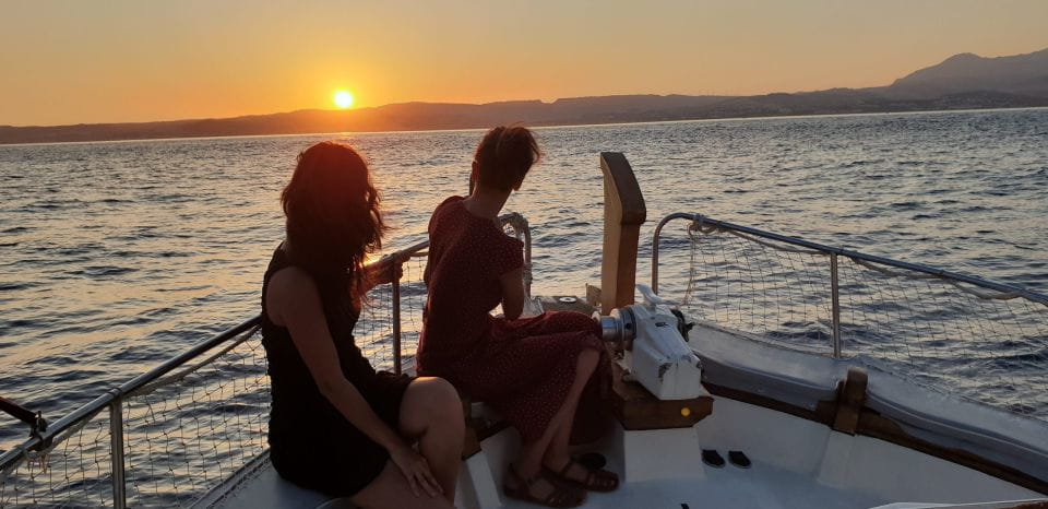 Estepona: Sunset Boat Trip & Cava & Tapas - Scenic Highlights