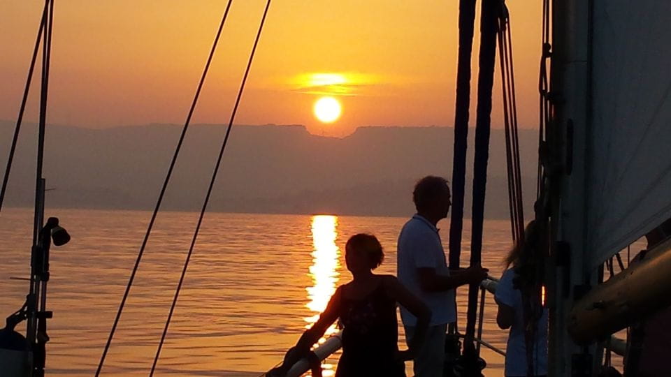 Estepona: Sunset Sailboat Cruise With Drink - Overview of the Sunset Cruise