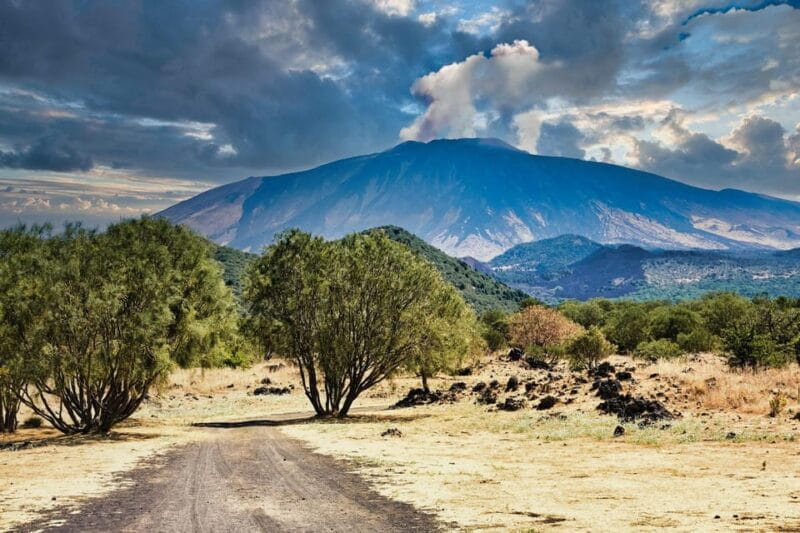 Etna underground wonders, lava flow 1992, family's lunch - Key points / Takeaways: