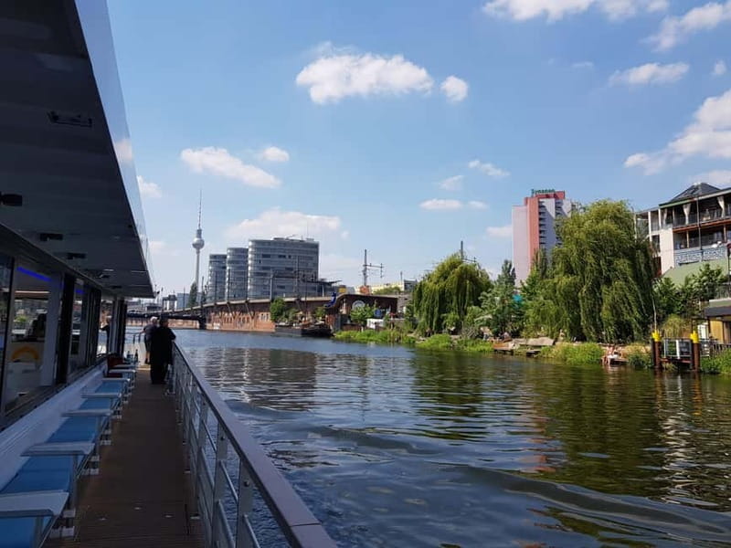 Evening Boat Tour 1.5 hour with our solarcatamaran - The Experience in Detail: A Gentle Glide Through Berlin’s Nightscape
