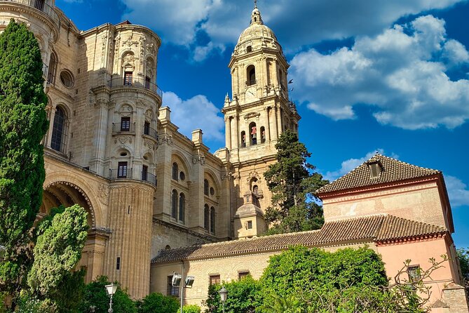 Evening Tapas Tour and Wine Tasting in Malaga - Taking in the Local Ambiance