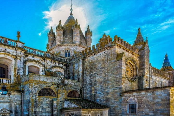 Evora Private Full Day Sightseeing Tour from Lisbon - Dining and Additional Tips