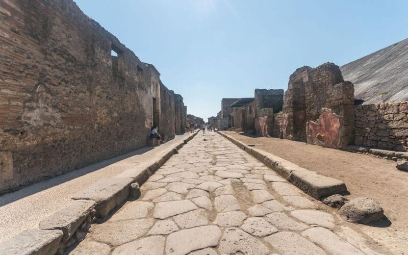 Excellent Herculaneum Guided tour with a Licensed Guide.. - Exploring Herculaneum with a Licensed Guide: A Closer Look