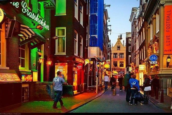 Exclusive Amsterdam Red Light District tour with a drink - Exploring the Red Light District: A two-hour walk through history and culture