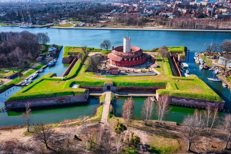 Exclusive cruise with a glass of prosecco from Gdansk to Hel - A Complete Look at the Gdansk to Hel Cruise