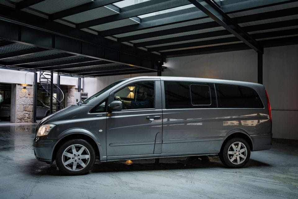 Exclusive Private Transfer From Braga / Guimarães to Porto Airport - Booking and Payment