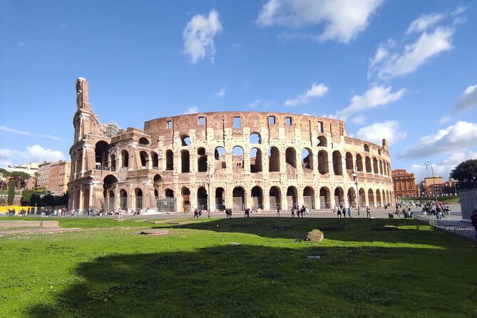 Exclusive Rome Explorer: Personalized Tour & Chauffeur - Entering Rome’s Famous Landmarks