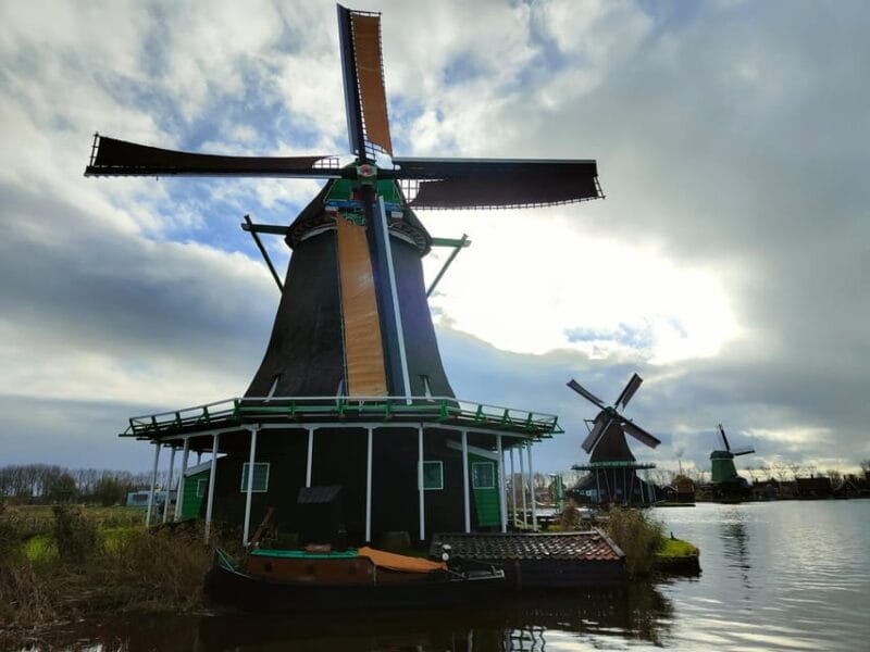 Excursion from Amsterdam to the windmills of Zaanse Schans - Return to Amsterdam: A Satisfying Finish