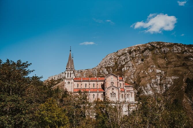 Excursion to Lakes of Covadonga and Cangas de Onís from Gijón - Covadonga Basilica: Architectural and Cultural Highlight