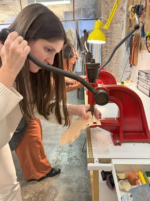 Experience in Leather Goods Workshop- Leather Accessory - Engaging Introduction to the Leather Goods Workshop