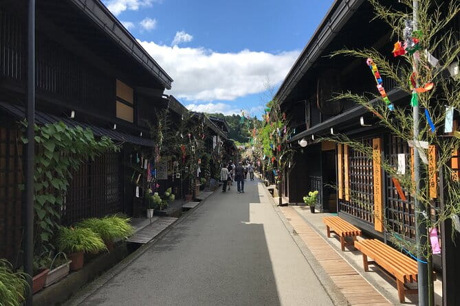 Experience Takayama Old Town 30 Minutes Walk - What to Expect During the Tour