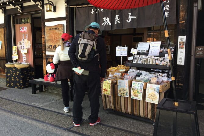 EXPERIENCE TAKAYAMA OLD TOWN & MORNING MARKETS in 1 Hour! - Key Points