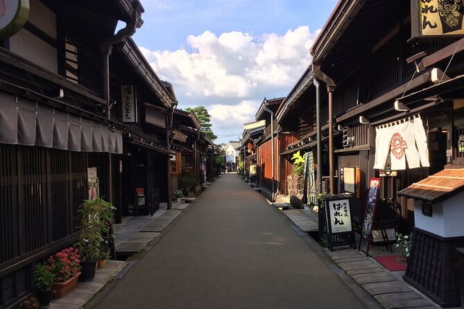 EXPERIENCE TAKAYAMA OLD TOWN & MORNING MARKETS in 1 Hour! - Discovering the Morning Markets