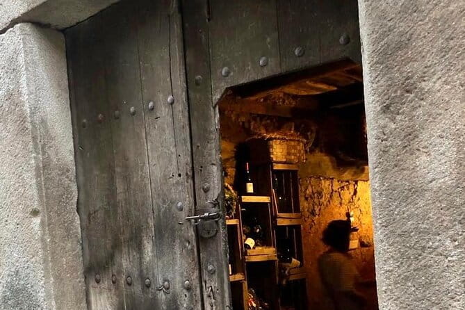 Experience with traditional winery tasting serrana s.XVI - Who Should Consider This Tour?