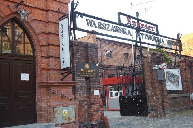 Exploration tour through the district of Praga - authentic and legendary - The Zoo and a Unique Film Connection