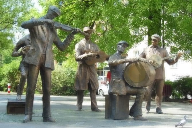 Exploration tour through the district of Praga - authentic and legendary - Who Is This Tour Best For?