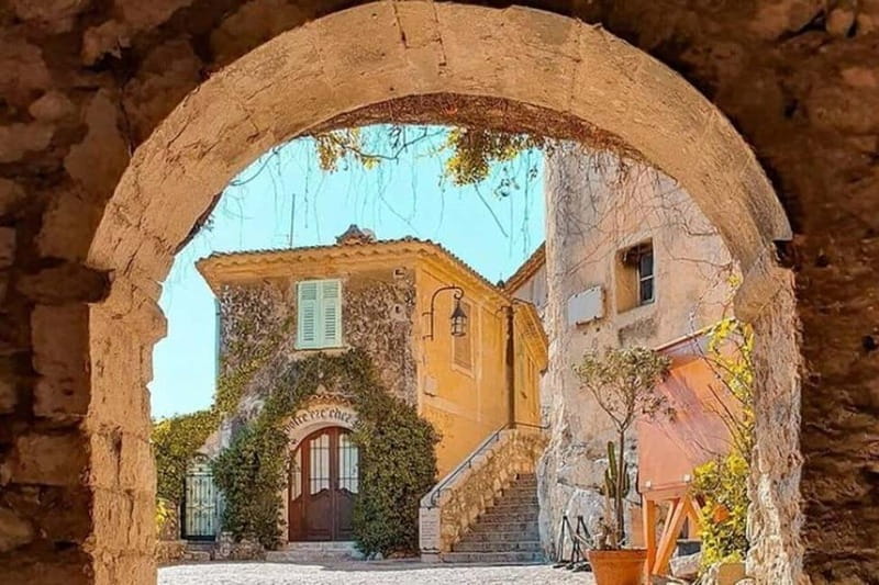 Explore Èze and the Côte dAzur in a Renault Mégane E-Tech" - Exploring the Côte d’Azur in Style and Sustainability