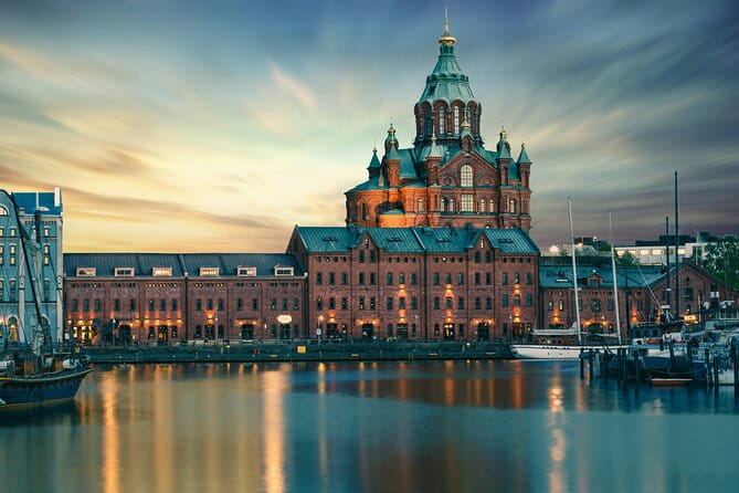 Explore Helsinki in Portuguese with a PRIVATE guide - Why do travelers love this experience?