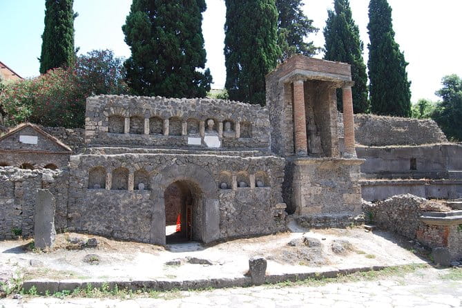Explore Pompei Ruins with your Private Archaeologist - The Logistics: Starting, Ending, and Practical Considerations