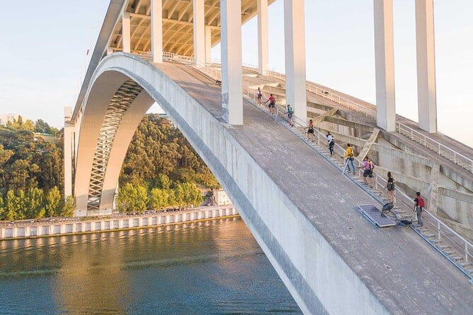 Explore Porto & Aveiro within Riverboat Cruises - Private Full Day Tour from Lisbon with Lunch - An In-Depth Look at the Full-Day Tour from Lisbon to Porto and Aveiro