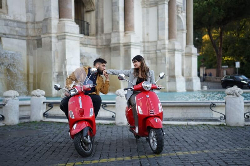 Explore Rome on Vintage Vespa with Tiramisu - Entering the Heart of Rome: The Tour Begins at the Colosseum
