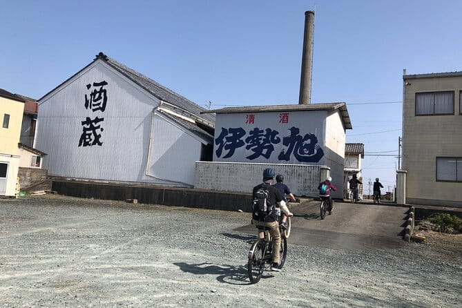 Explore the Wonder of Japanesesake on a Cyclingtour at Meiwa Town - Bicycling Through Meiwas Scenic Landscape