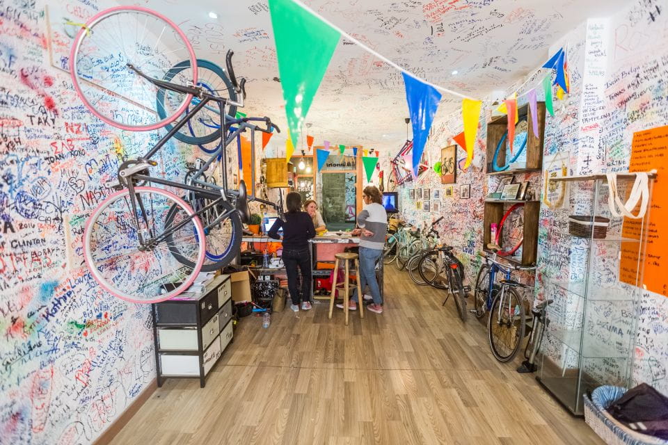 Explore Valencia by Night: 2-Hour Night Bike Tour - Experience Highlights