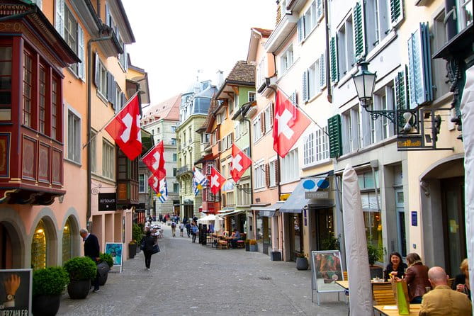 Explore Zurich in 60 minutes with a Local - Entering Zurich’s Historic Heart: Rathaus and Old Town