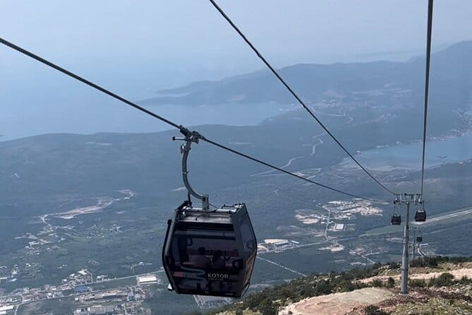 Express Cable Car ascent & 25Turns Epic Bike Descent. - A Look at the Express Cable Car ascent & 25-Turns Epic Bike Descent