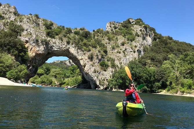 Family canoe trip under the Pont d'Arc - from 3 years old - Key Points