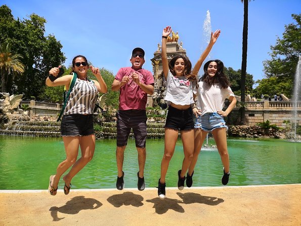 Family Private Tour: Churros, Hot Chocolate & Games in Barcelona - Family-Friendly Highlights