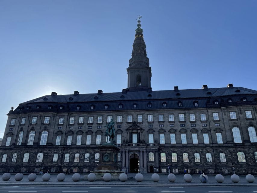 Family Treasure Hunt Mission - Build a Copenhagen Spaceship - Smartphone Requirement