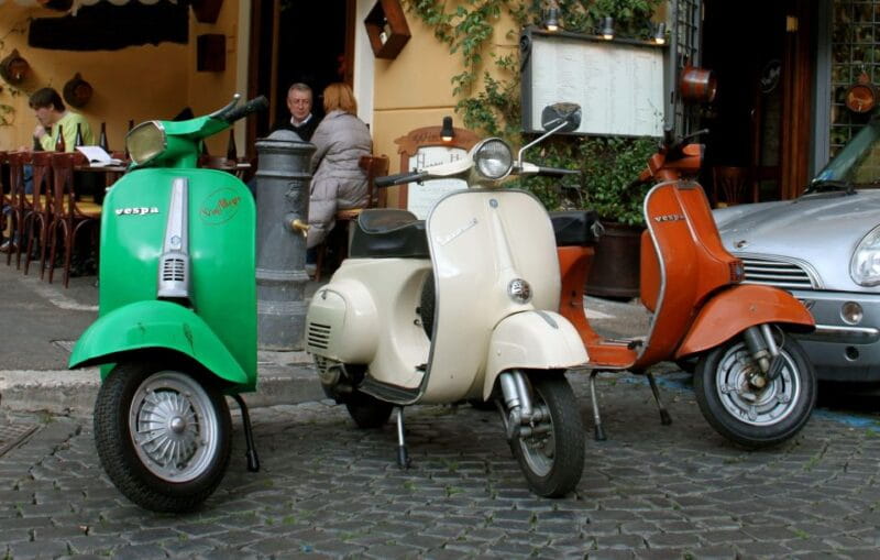 Fantastic vespa tour with driver in Rome - Entering the City on a Vespa