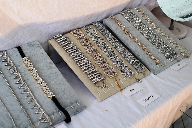 Fashion Room Service - Curated Outfit Selection