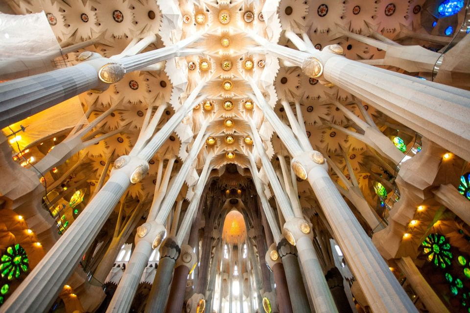 Fast-Track Access: Sagrada Familia 1.5-Hour Guided Tour - Languages and Guide Information