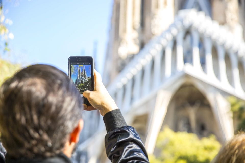 Fast-Track Access: Sagrada Familia 1.5-Hour Guided Tour - Visitor Guidelines and Reviews