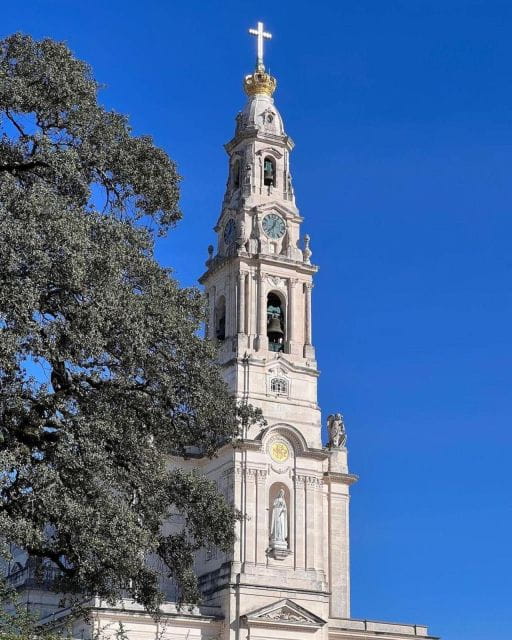 Fátima Day Trip from Lisbon  Small Groups - Exploring the Modern Sanctuary of Holy Trinity