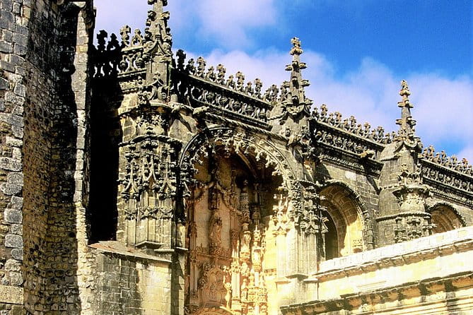 Fatima e Tomar Full Day Private Tour from Lisbon - Discovering Tomar: Knights, Castles, and UNESCO Heritage