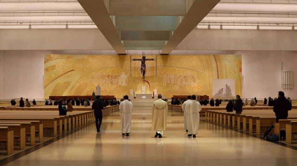 Fatima Heritage & Beliefs Tour: A Pilgrim's Journey - Tradition and Modernity Blend