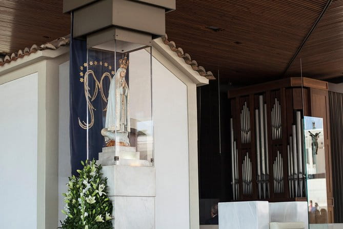 Fatima Nazare and Obidos Full Day Private Tour - Discovering Portugal’s Sacred and Historic Sites